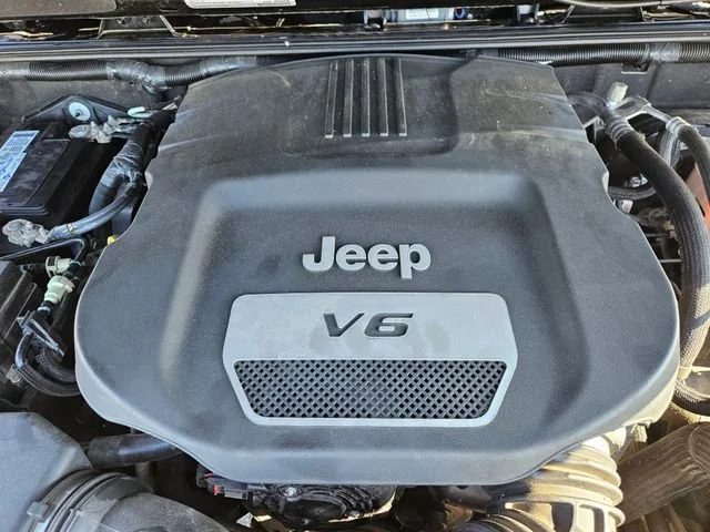 Used 2017 Black Jeep Sahara image 21