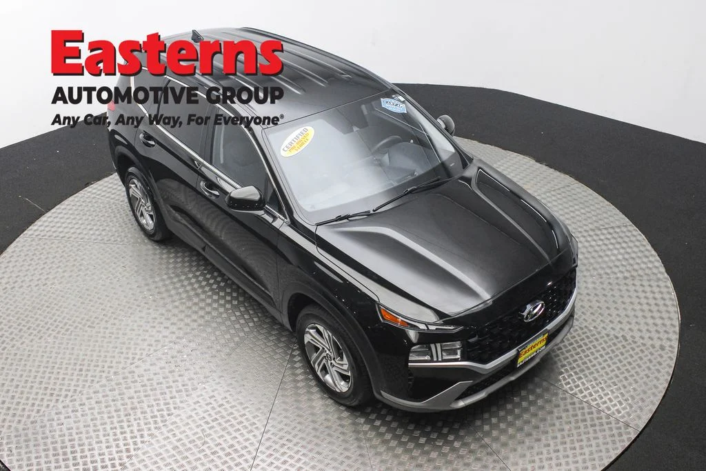 Used 2023 Black Hyundai SE image 3