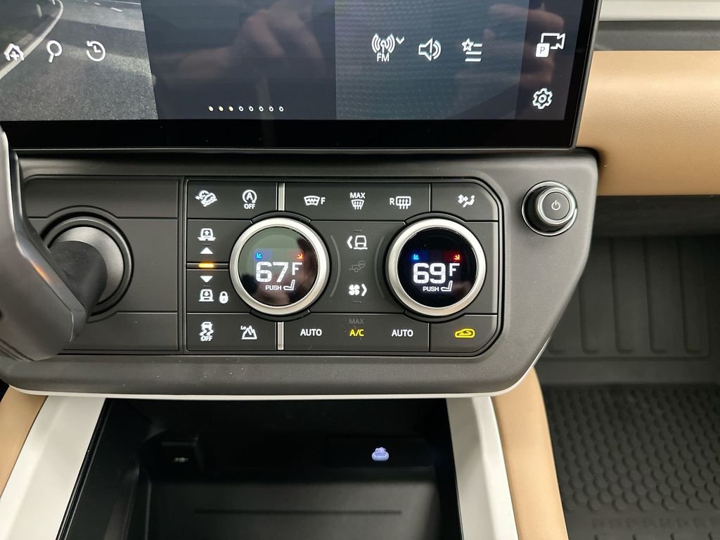 New 2026 Woolstone Green Land Rover X-Dynamic SE image 21