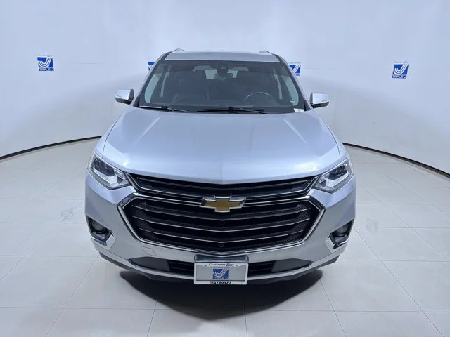 Used 2020 Silver Ice Metallic Chevrolet Premier image 3