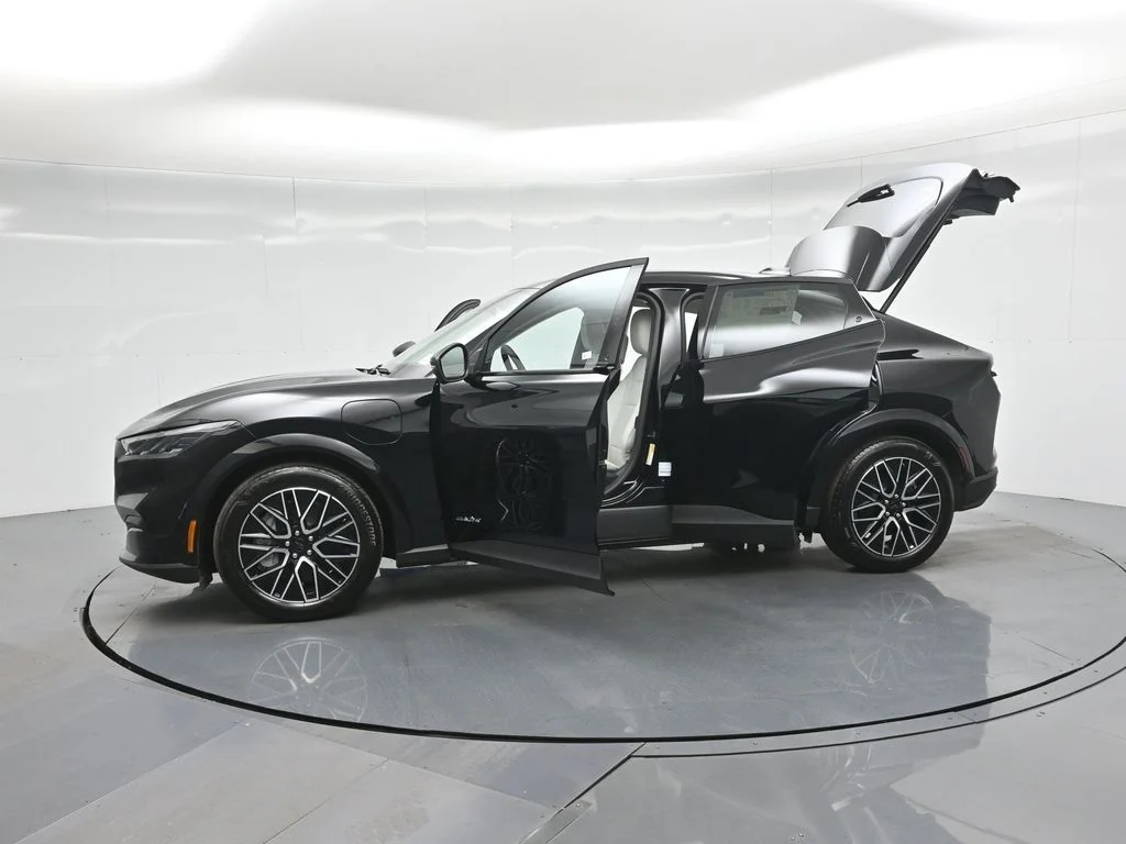 Used 2025 Black Ford Premium image 38