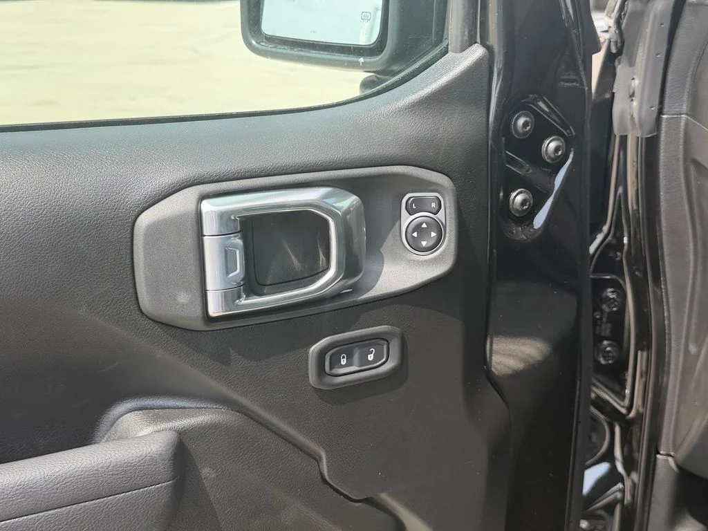 New 2026 Black Clear-Coat Exterior Paint Jeep  image 14