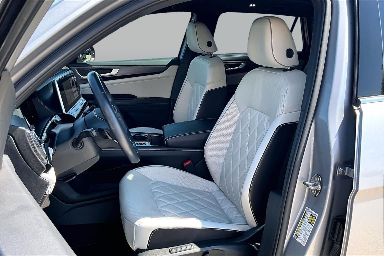 Pre-Owned 2024 Volkswagen Atlas Cross Sport 2.0T SEL Premium R-Line