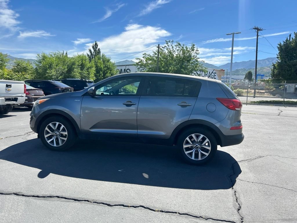 Used 2016 Mineral Silver Kia LX image 8
