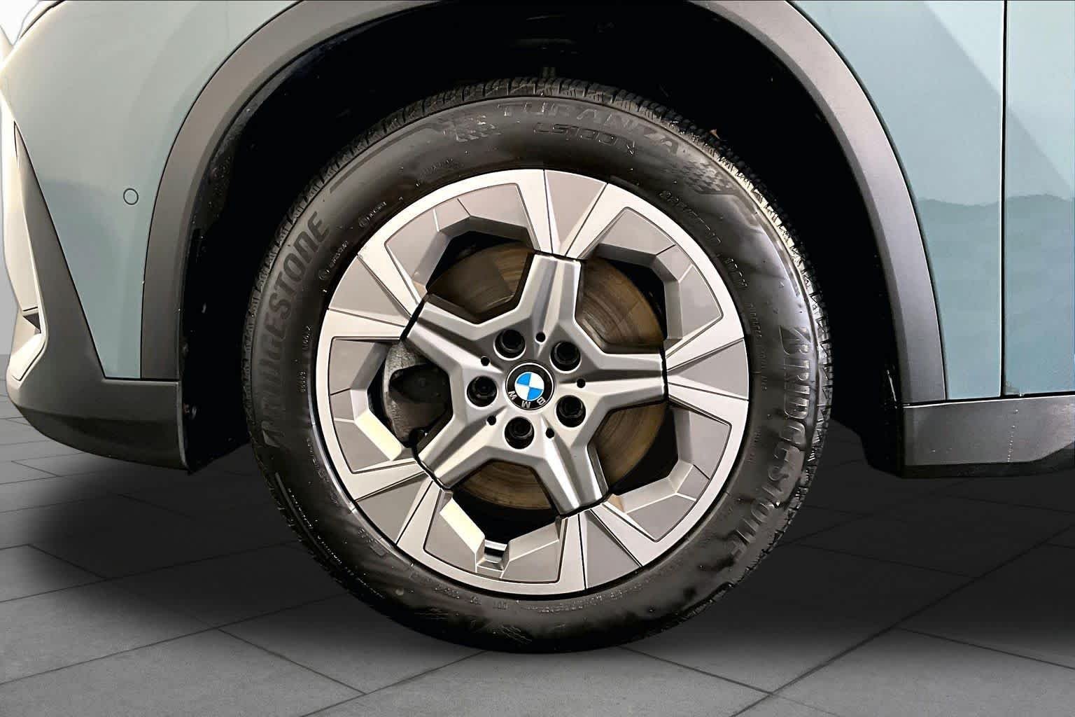 Used 2023 Cape York Green Metallic BMW xDrive28i image 11