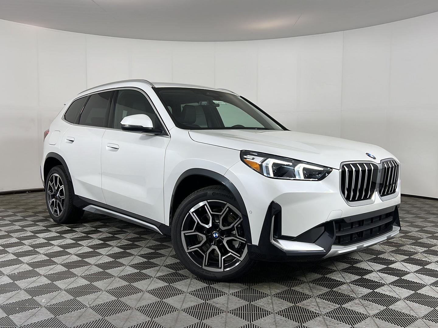 New 2026 Mineral White Metallic BMW xDrive28i image 14