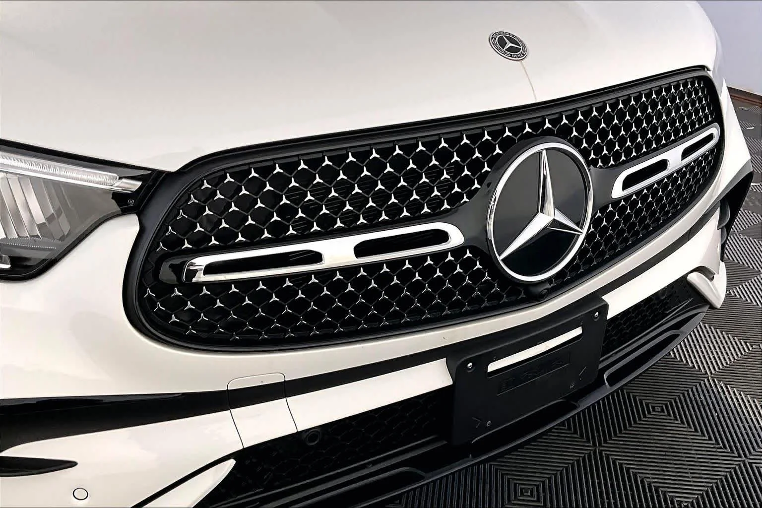 Certified Used 2025 Polar White Mercedes-Benz GLC 300 image 32