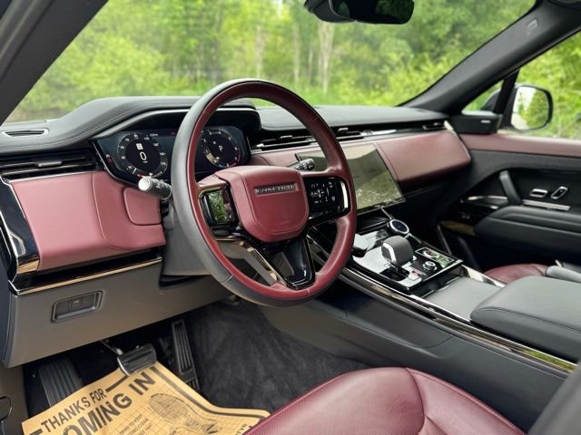 Certified Used 2023 Santorini Black Metallic Land Rover SE Dynamic image 9