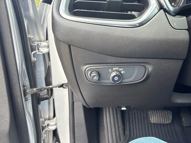 Used 2022 Silver Chevrolet LT image 28