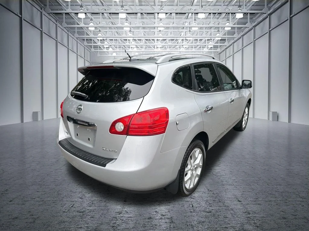 Used 2012 Silver Nissan SL image 5