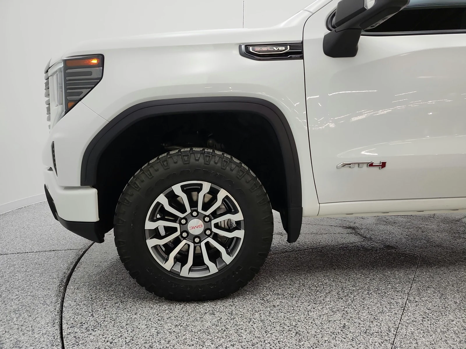 Used 2023 Summit White GMC 4WD Crew Cab 147 AT4 image 21