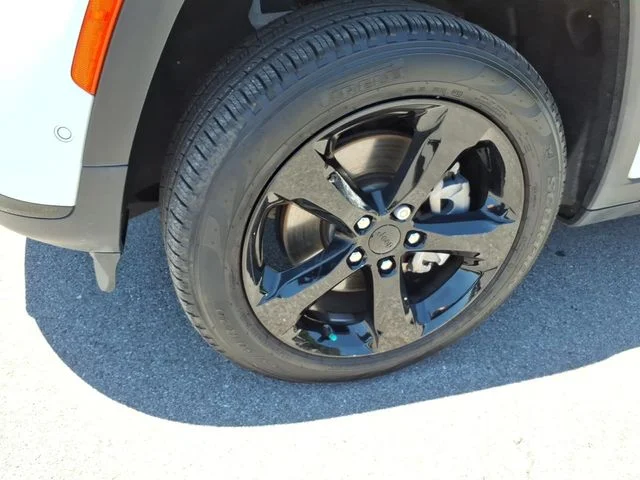 Used 2025 White Jeep Limited image 16