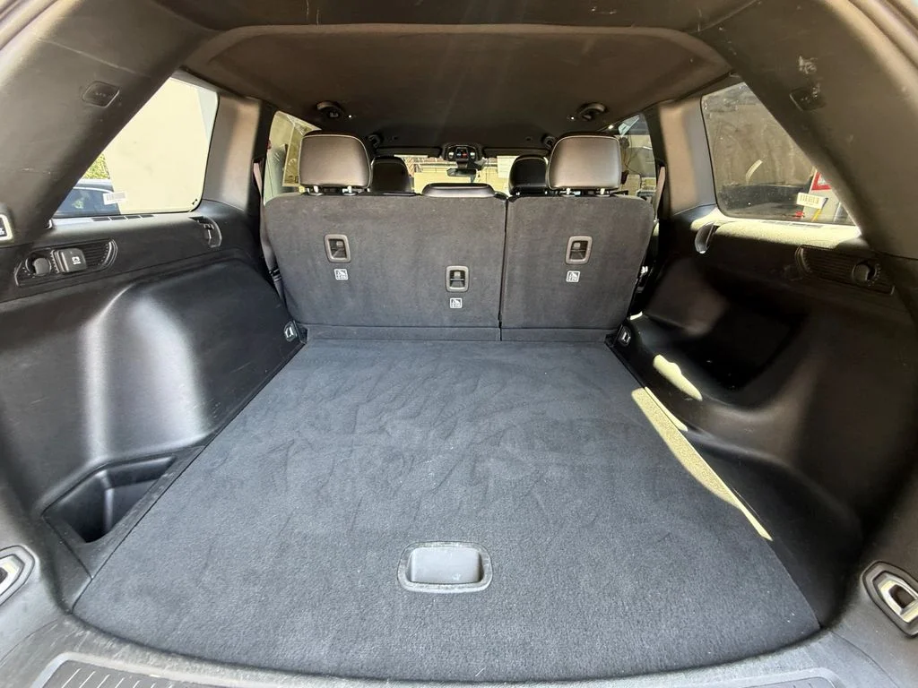 Used 2025 Silver Jeep Altitude image 19