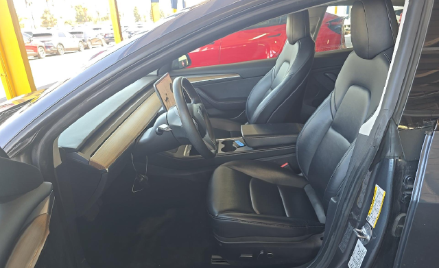 Used 2022 Midnight Silver Metallic Tesla Long Range image 4