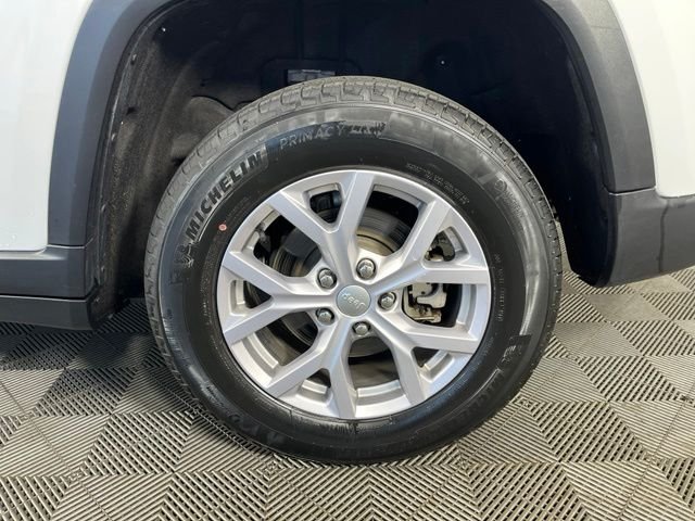 Used 2022 White Jeep Limited image 10