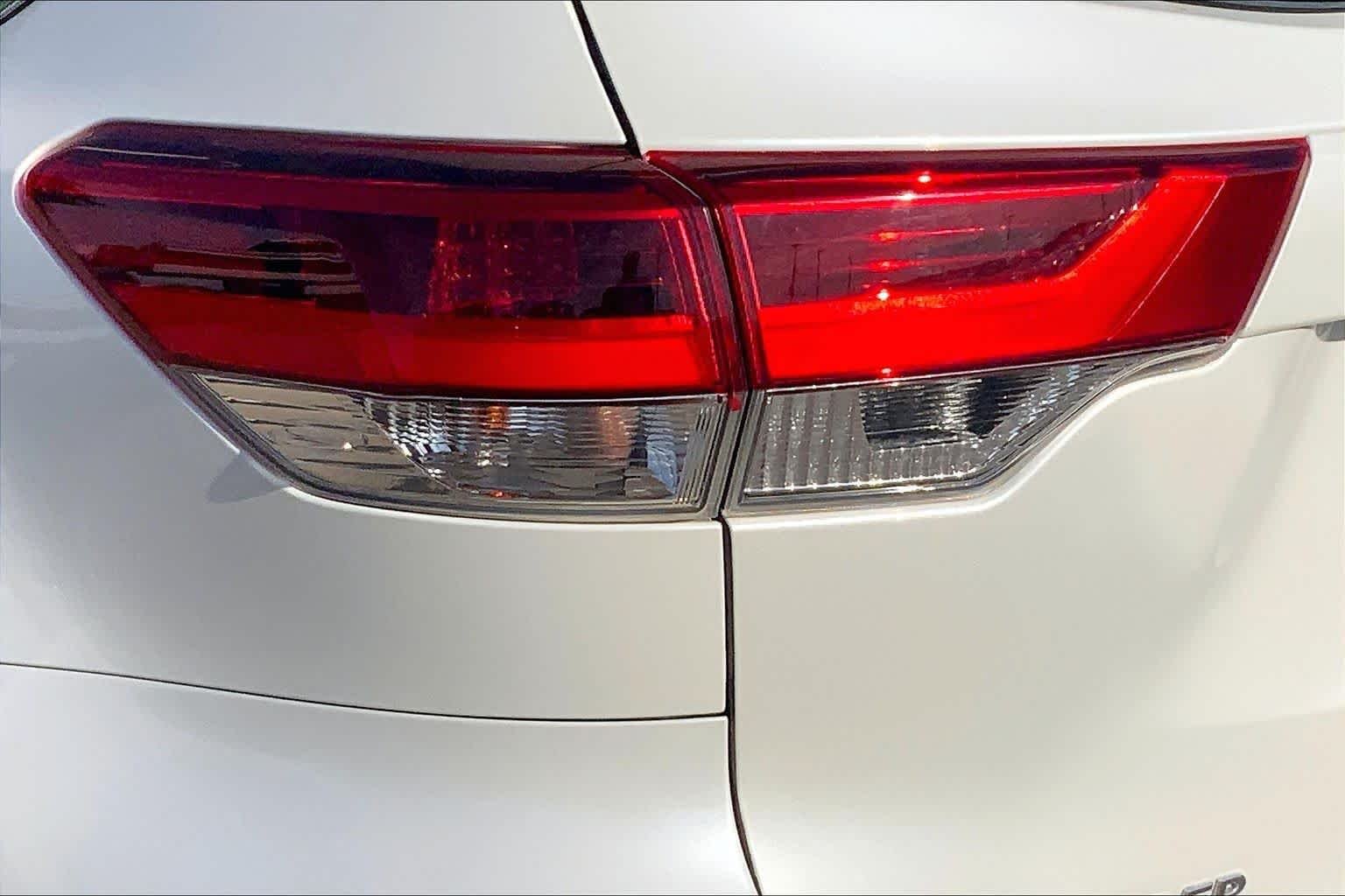 Used 2019 Blizzard Pearl Toyota Limited image 29