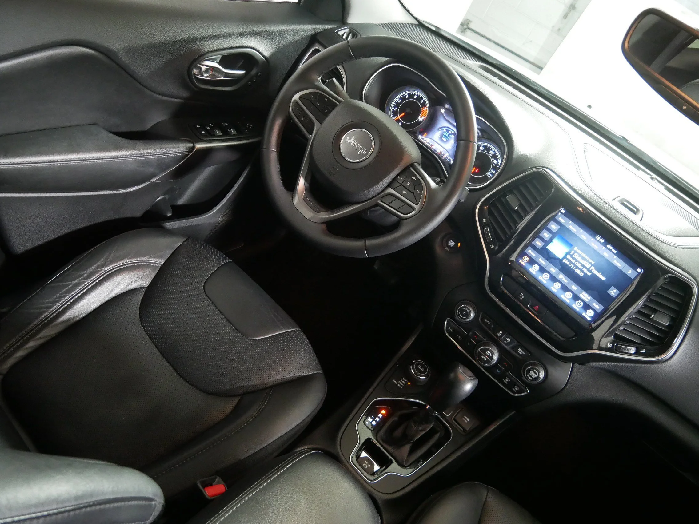 Used 2019 Bright White Clearcoat Jeep Limited image 9
