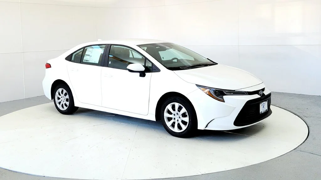 New 2027 Ice Cap Toyota LE image 7