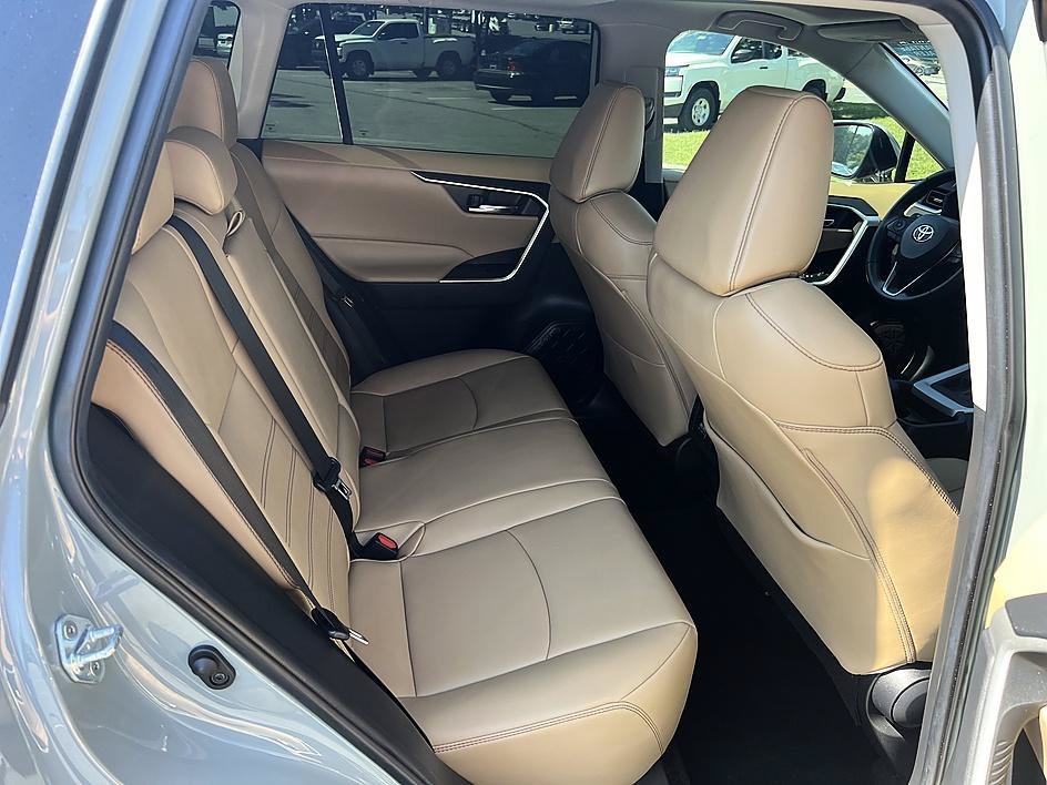 Used 2021 Lunar Toyota XLE Premium image 15