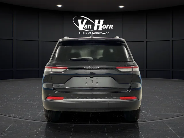 New 2026 Diamond Black Crystal Pearl-Coat Exterior Paint Jeep Altitude image 14
