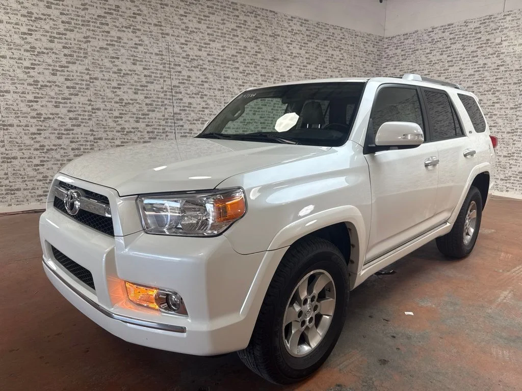 Used 2010 Blizzard Pearl Toyota SR5 image 3