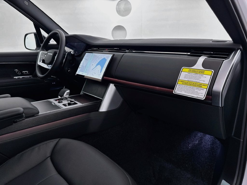 New 2027 Fuji White Land Rover SE image 31