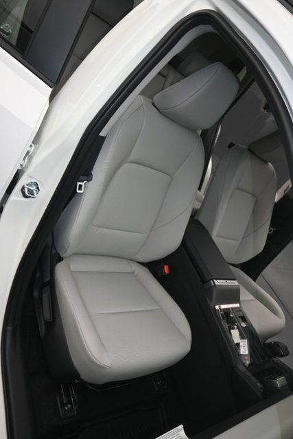 New 2026 Ice Cap Toyota XLE Premium image 15