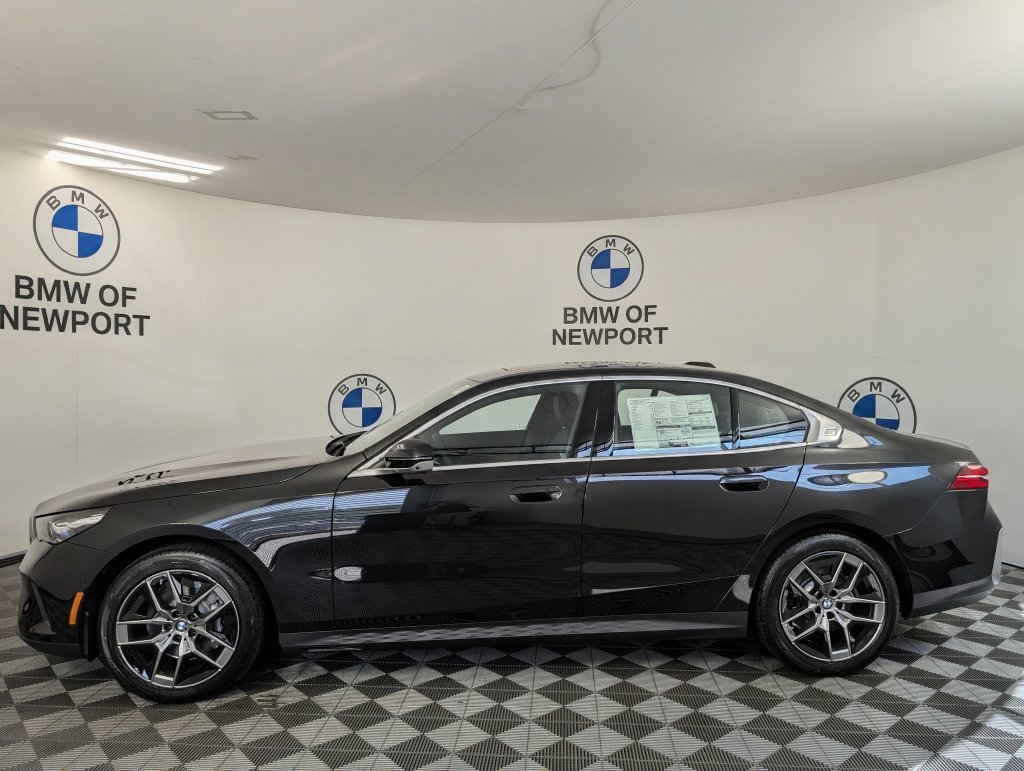 Used 2027 Black BMW 530i xDrive image 9