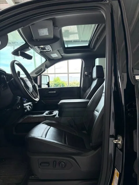 Used 2023 Onyx Black GMC Denali DRW image 6