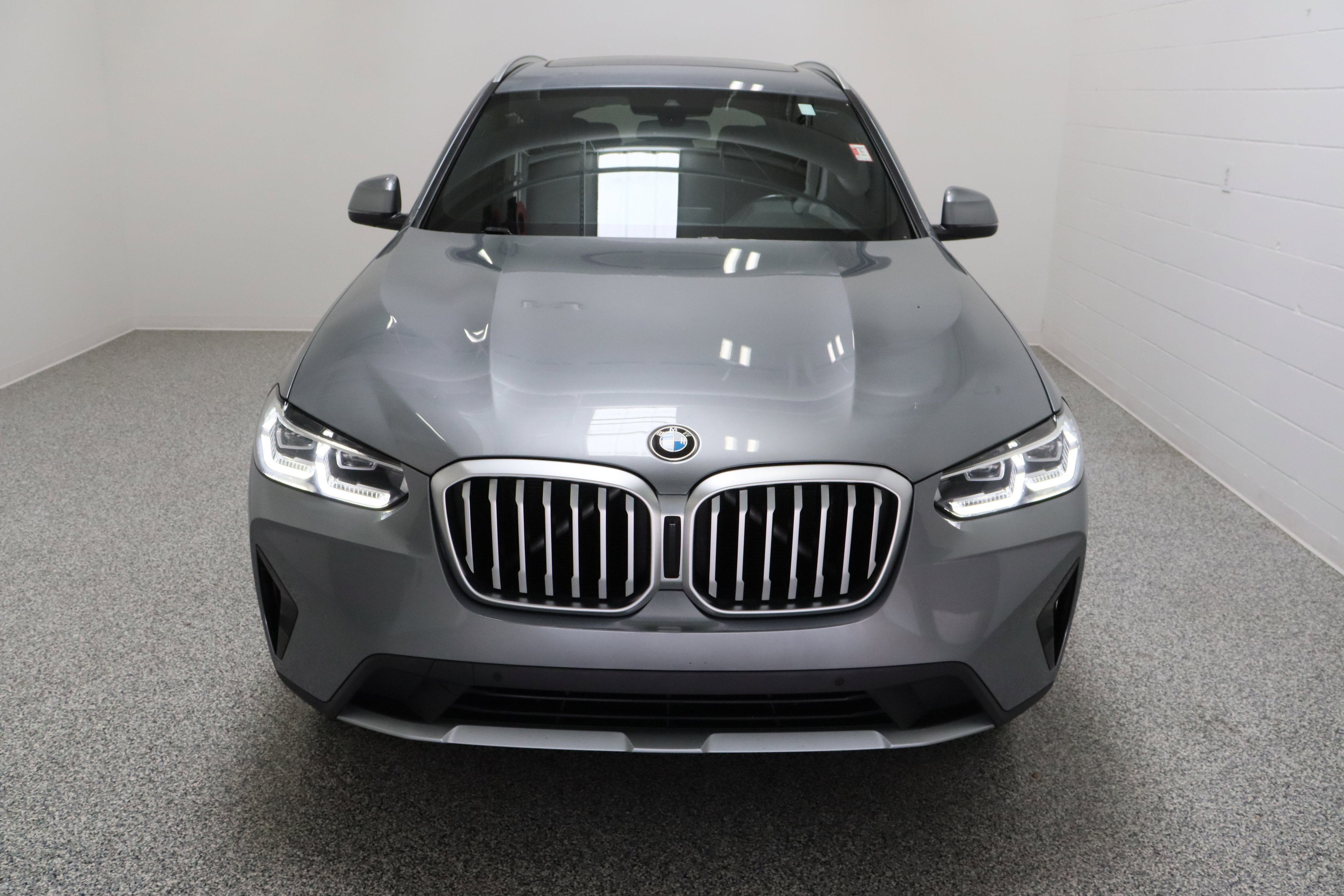 Used 2024 Dark Graphite Metallic BMW sDrive30i 2.0T image 3