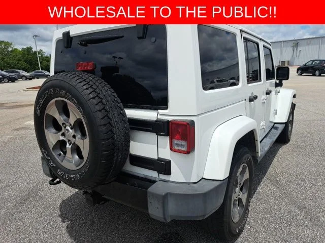 Used 2014 White Jeep Unlimited Sahara image 9