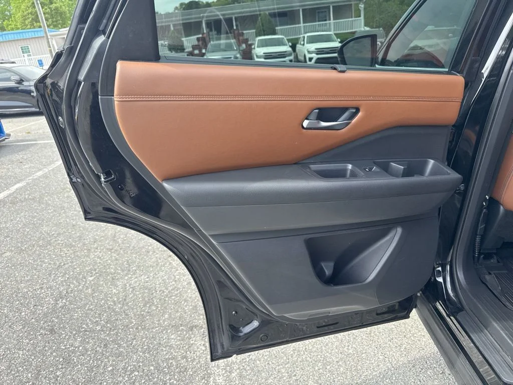 Used 2023 Black Nissan Platinum image 30