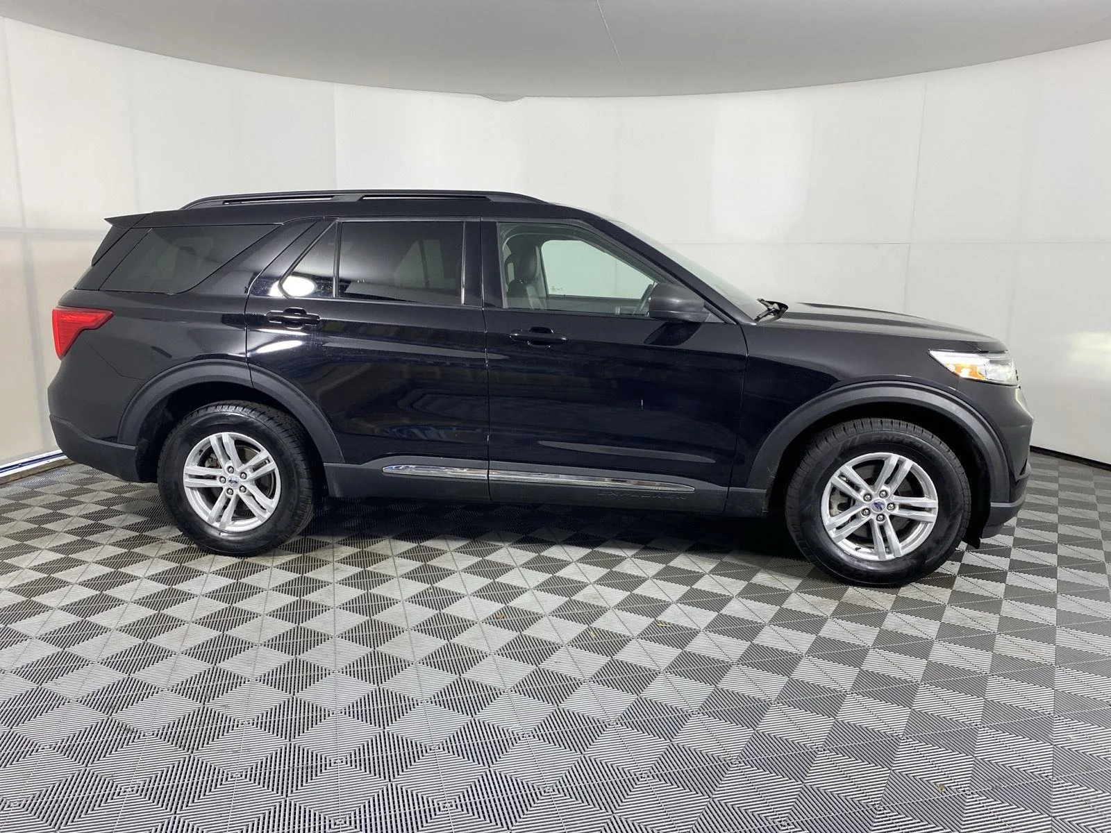 Used 2024 Agate Black Ford XLT image 10