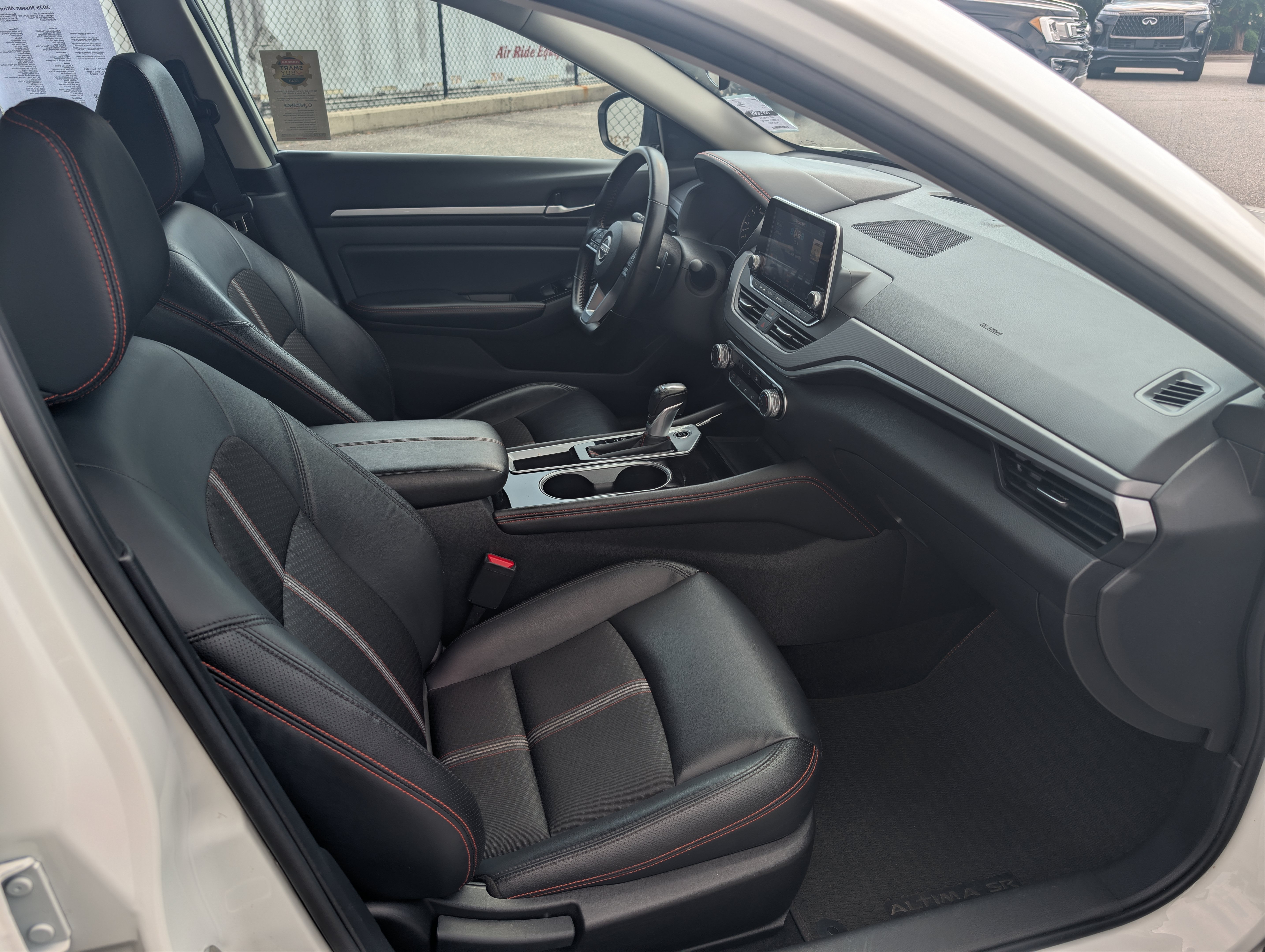Used 2025 Pearl White Tricoat Nissan SR image 24