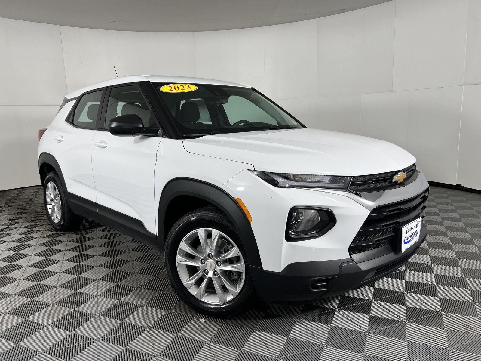 Used 2023 Summit White Chevrolet LS image 22