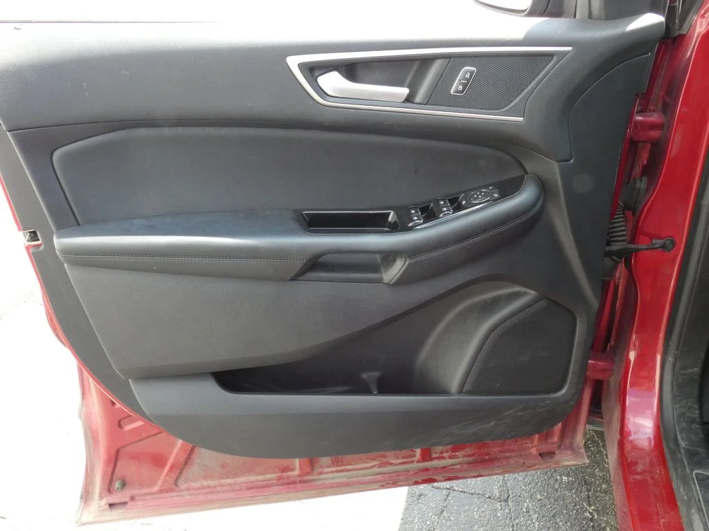 Used 2020 Red Ford SEL image 9