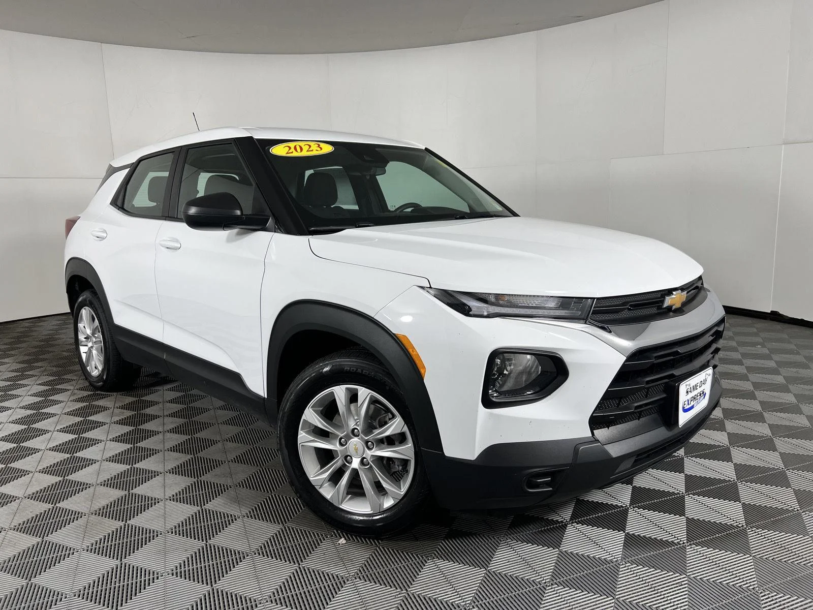 Used 2023 Summit White Chevrolet LS image 22