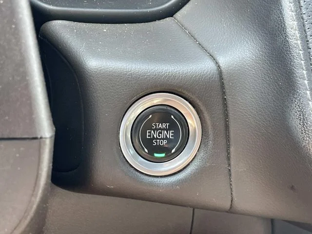 Used 2021 White GMC SLT image 19
