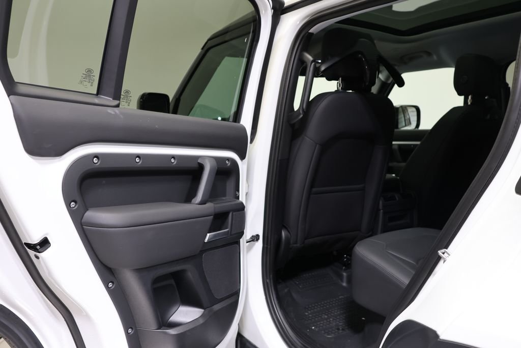 Used 2026 Fuji White Land Rover S image 34