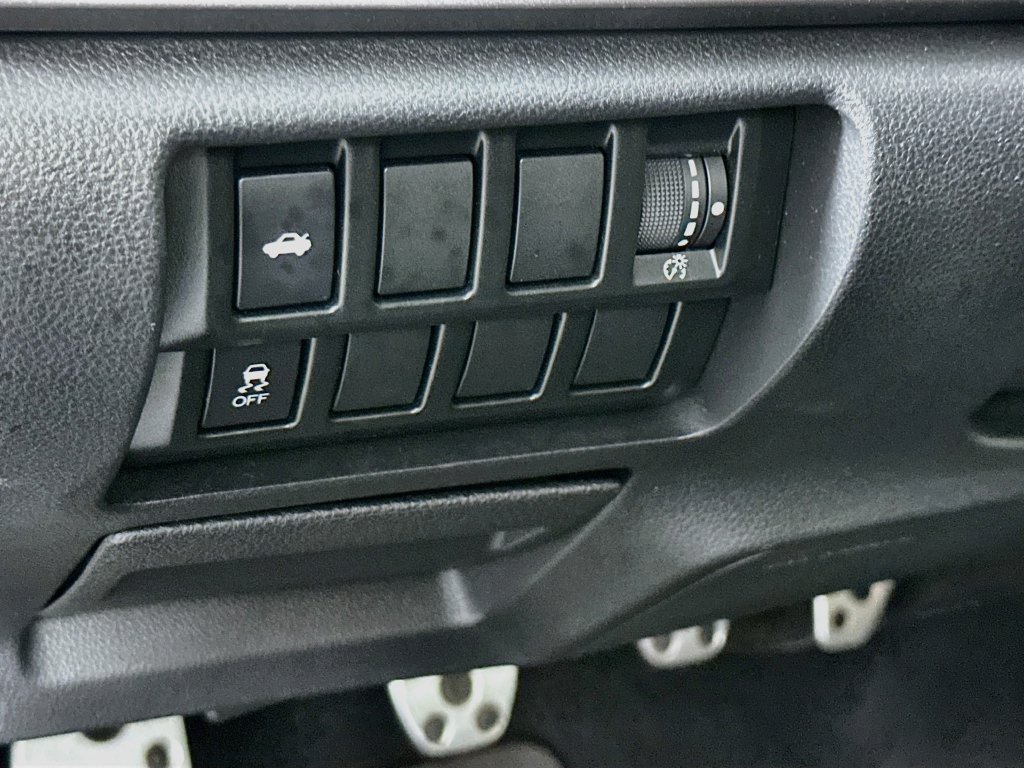 Used 2022 Ice Silver Metallic Subaru Premium image 10
