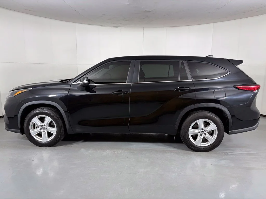 Used 2023 Black Toyota L image 5