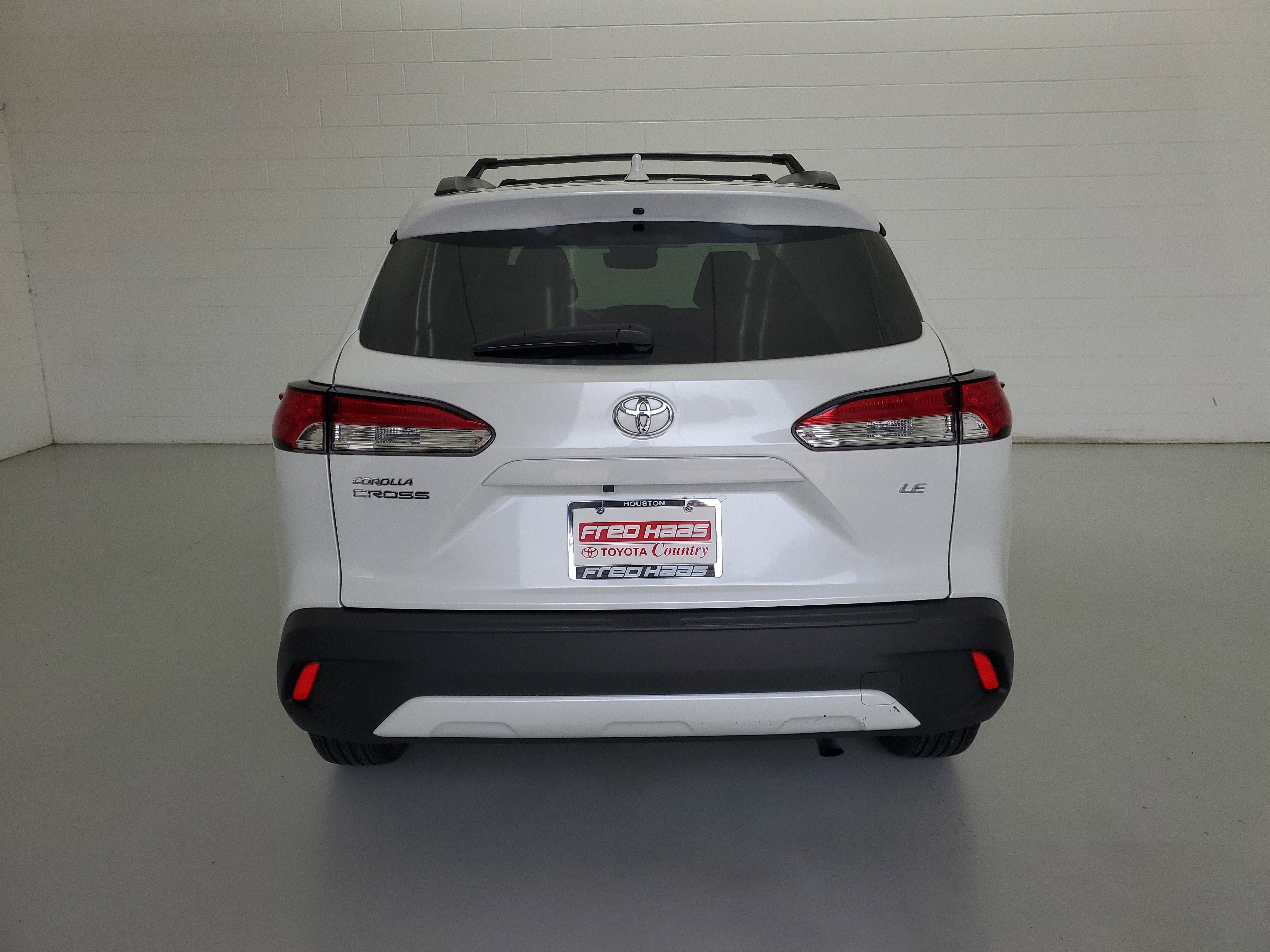 Used 2024 Wind Chill Pearl Toyota LE image 6