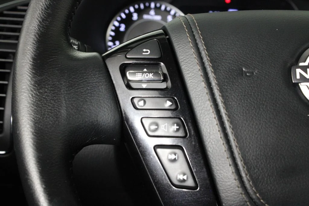 Certified Used 2022 White Nissan Platinum image 29