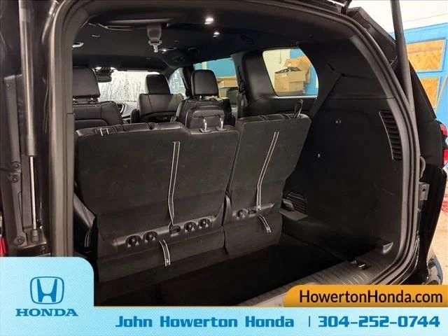Used 2025 Black Chrysler Select image 30