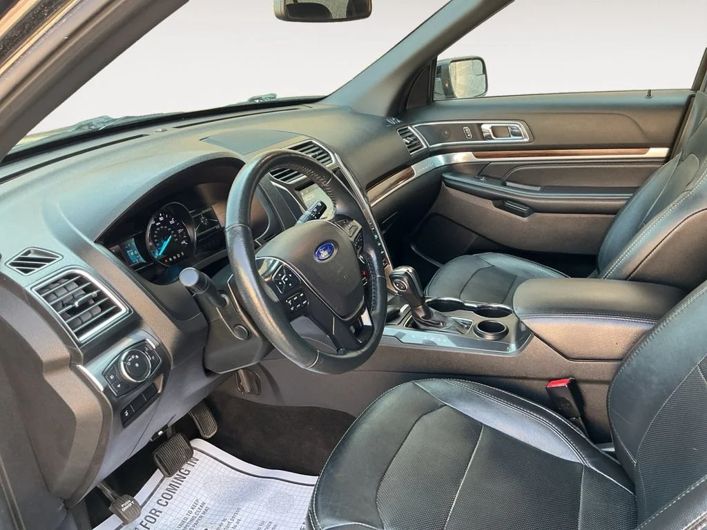 Used 2018 Black Ford Limited image 9
