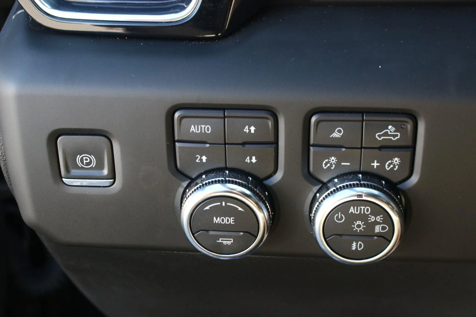 Used 2024 Onyx Black GMC Denali Ultimate image 32