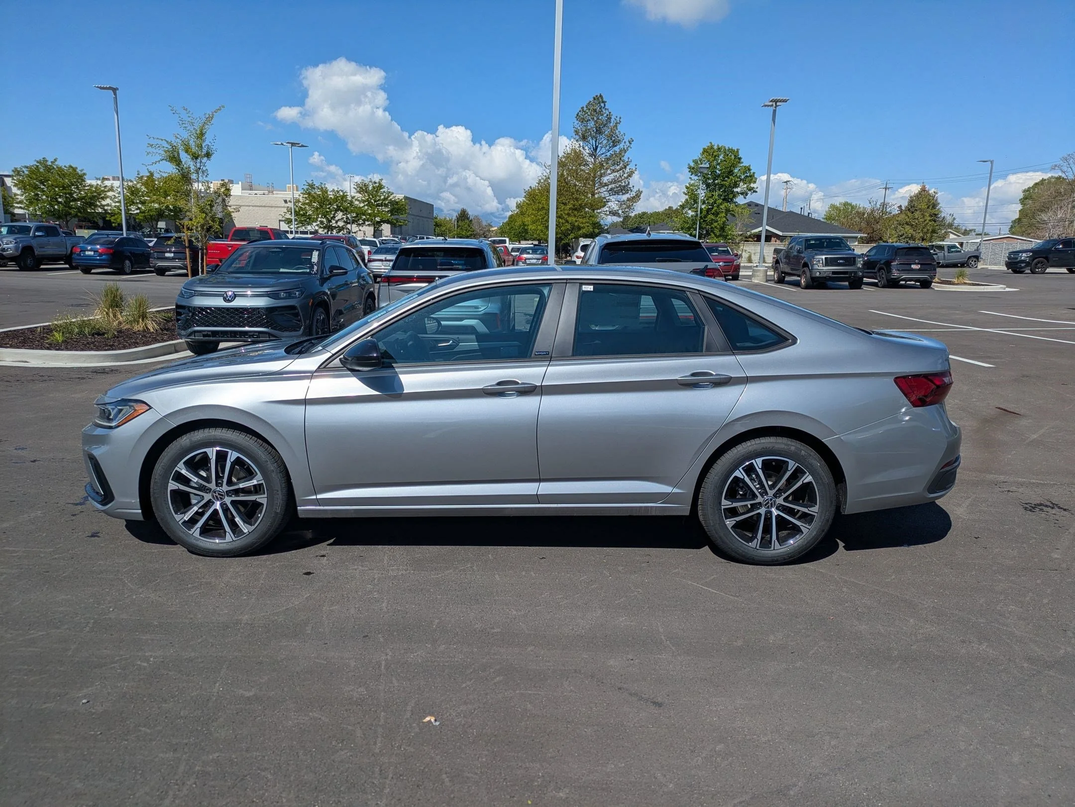 New 2026 Pyrite Silver Metallic Volkswagen SE image 7