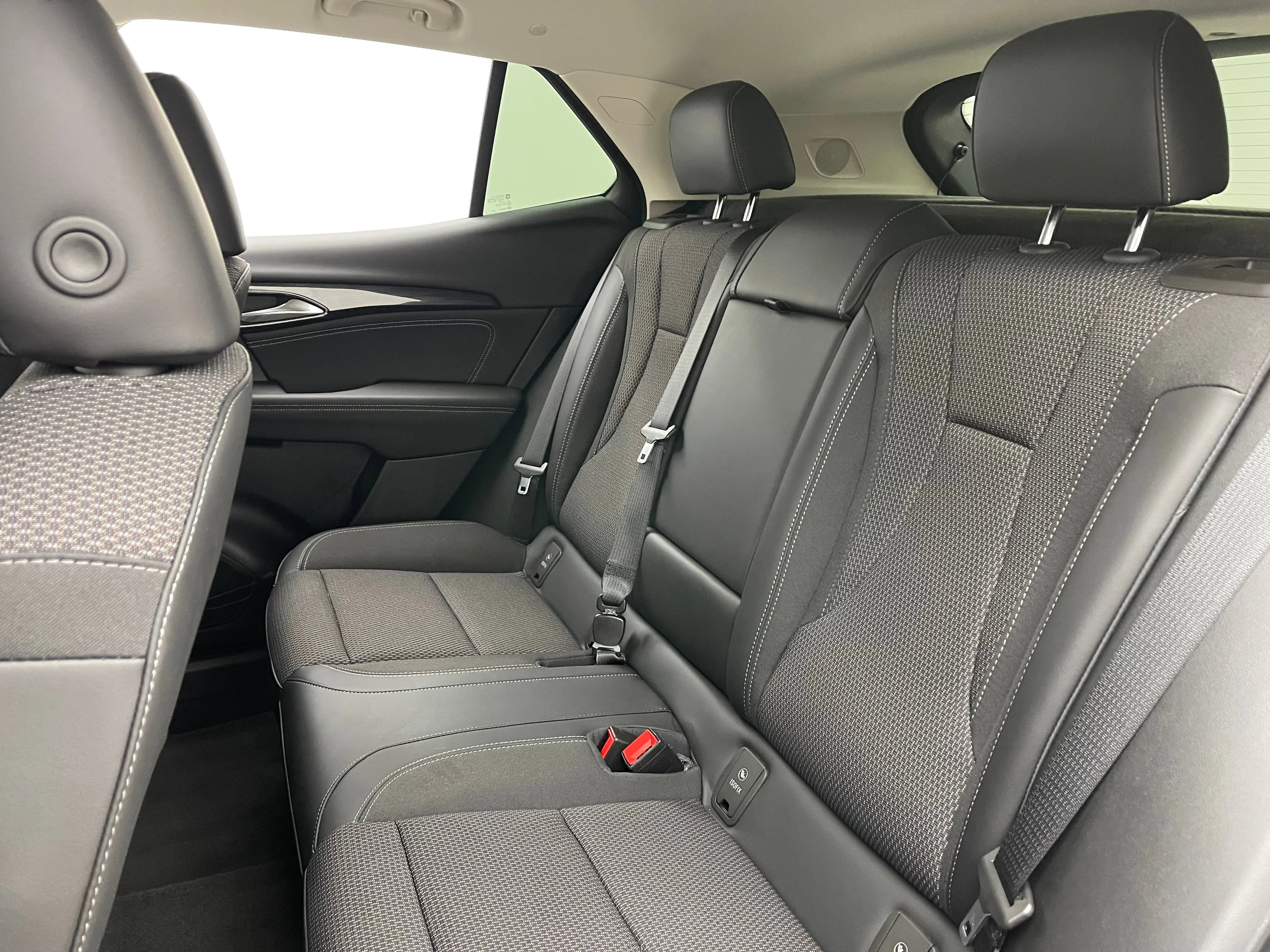 Used 2023 CINNABAR METALLIC Buick Preferred image 39