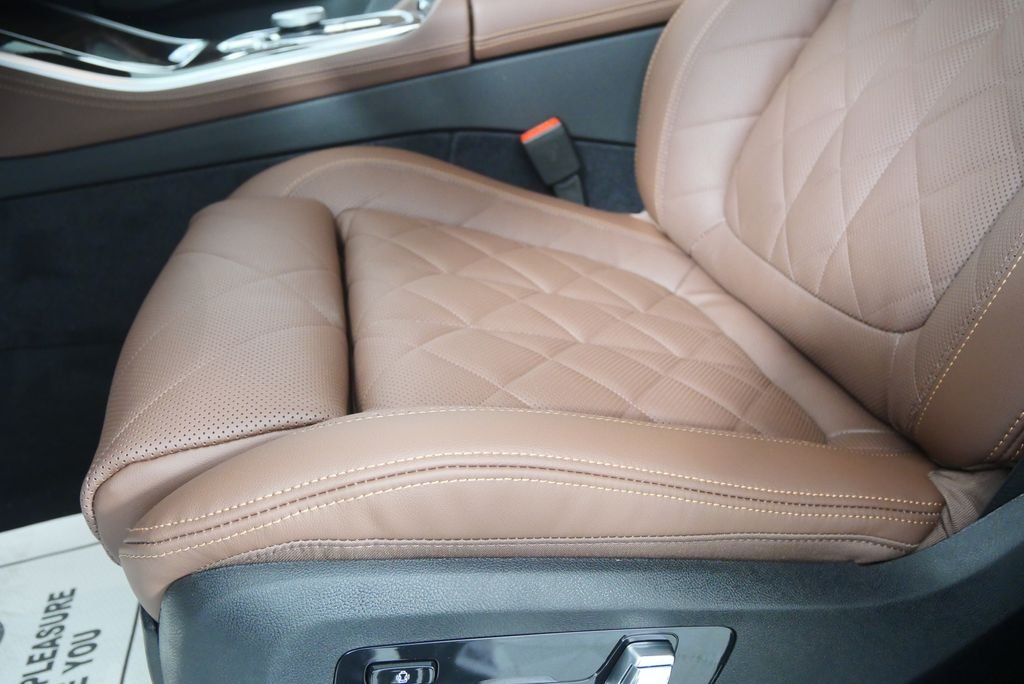 New 2026 Mineral White Metallic BMW sDrive40i image 10
