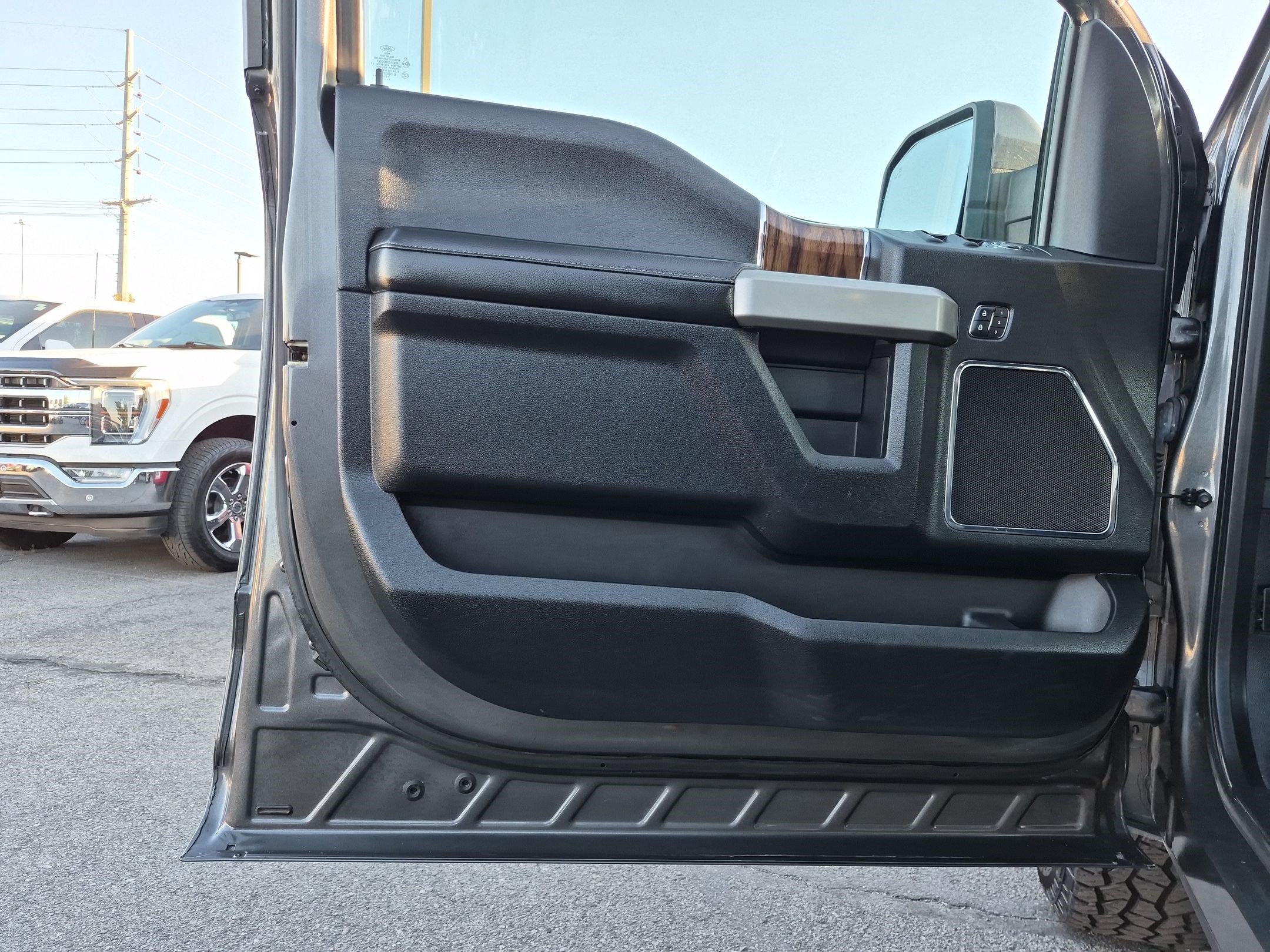 Used 2018 Magnetic Ford LARIAT image 12